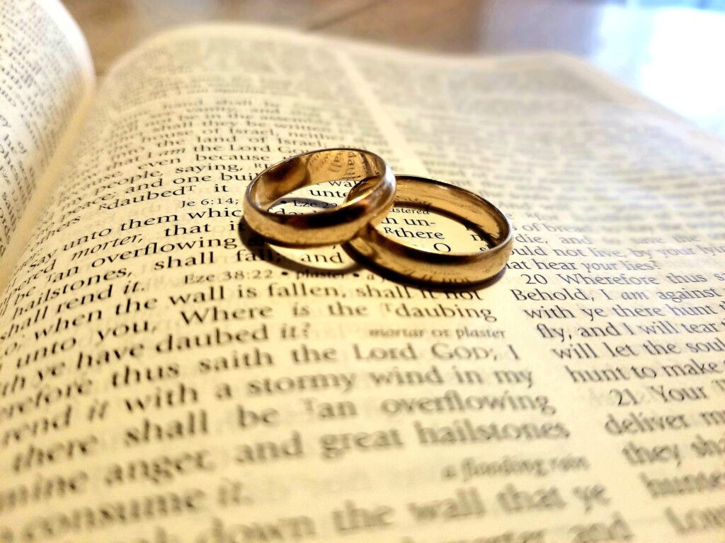 結婚指輪のデザインについての話のイメージ