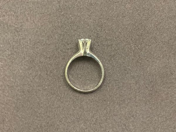 祖母から受け継いだ立て爪の指輪をご自身の婚約指輪へジュエリーリフォーム