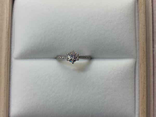 ダイヤモンドを婚約指輪にジュエリーリフォームをした事例
