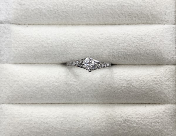 他社で購入した婚約指輪をシンプルなデザインにジュエリーリフォーム
