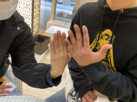 大阪府箕面市 SWEETBLUEDIAMONDの婚約指輪とSomethingBlueAitherの結婚指輪をご成約頂きました
