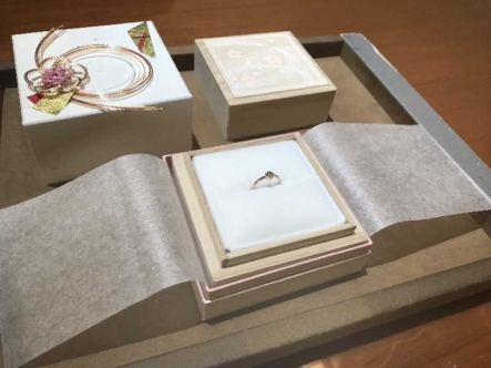 尼崎市よりお越しのH様にAMOURAMULETの婚約指輪をご成約頂きました