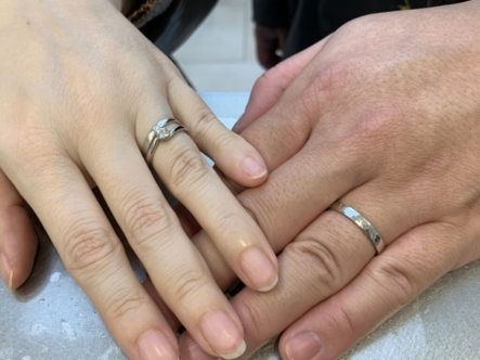 吹田市 IDEAL Plusfortの婚約指輪とgarden handmadeの結婚指輪をお選びいただきました